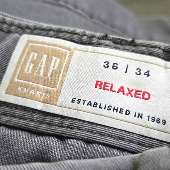 GAP Men's Relaxed Khakis Grey 36x34 - Picture 4 of 5